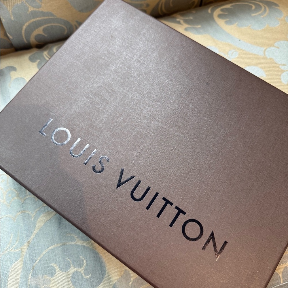 Louis Vuitton Elegant Brown Gift Box